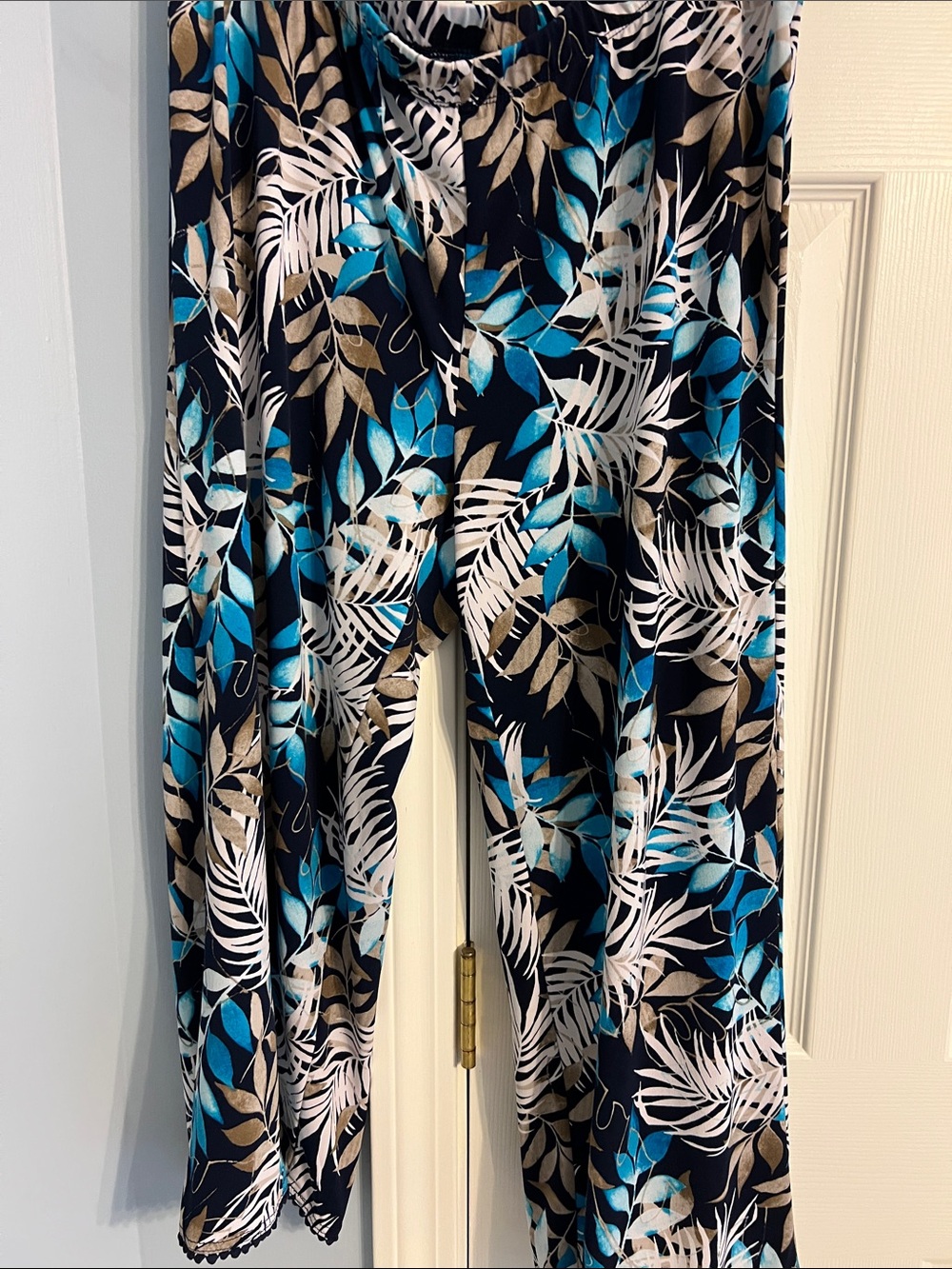 Chico's Navy Tropical Leaf Wide-Leg Pants with Teal & White